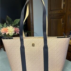Elegant Beige and Black Tote Bag Tommy Hilfiger